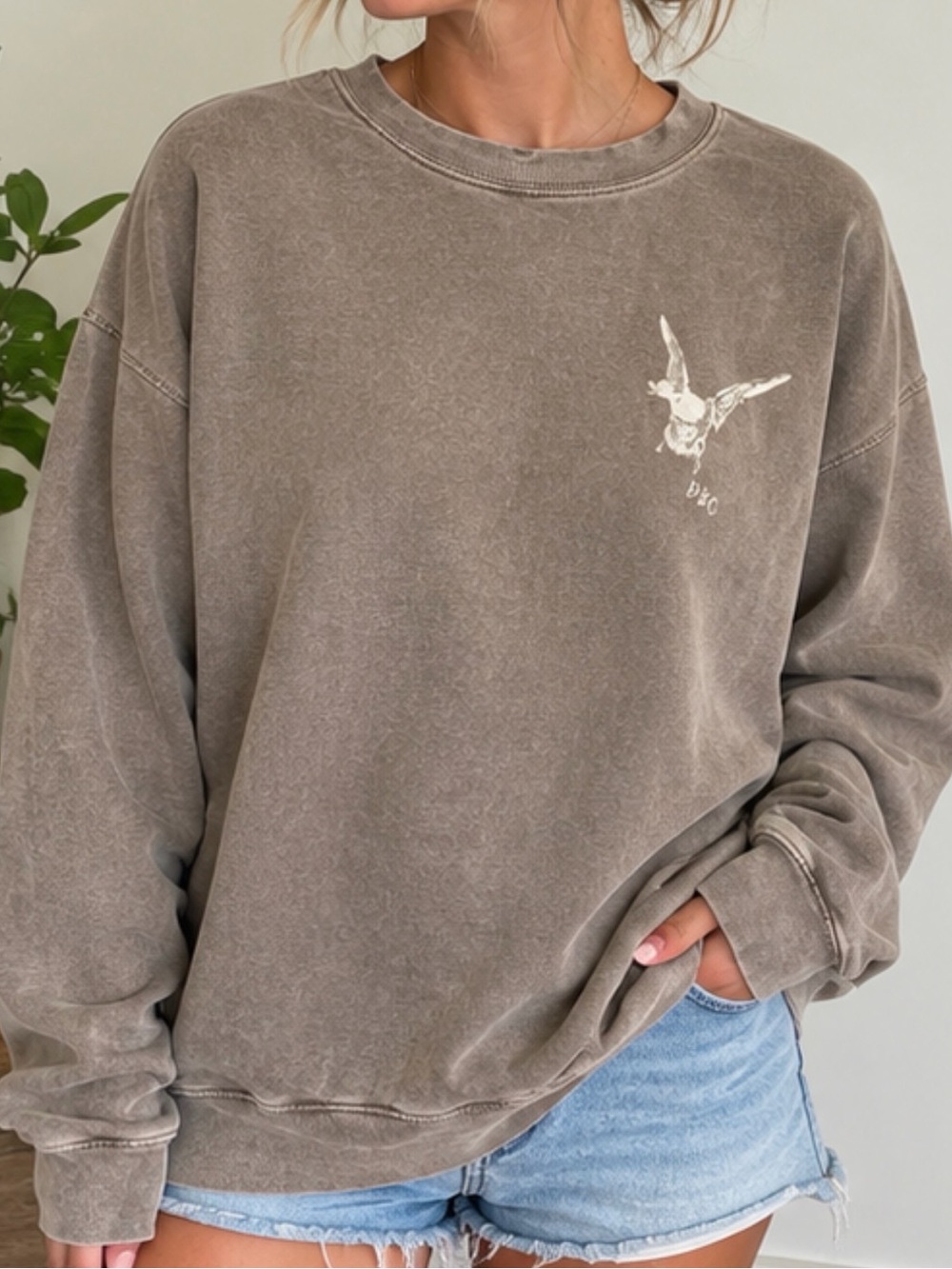 Distressed Brown Crewneck — Duck design - Picture 2 of 4